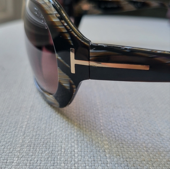 TOM FORD Camilla (unisex) sunglasses in tortoise and gold (2000s) collection - Picture 5 of 17